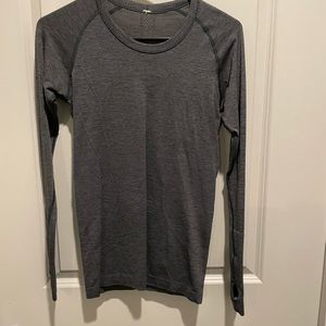 Dark gray size 6 in lululemon long sleeve shirt